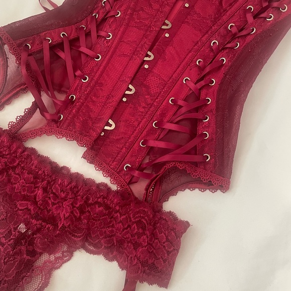 Red Contour Corset + Thong Set - Picture 8 of 8